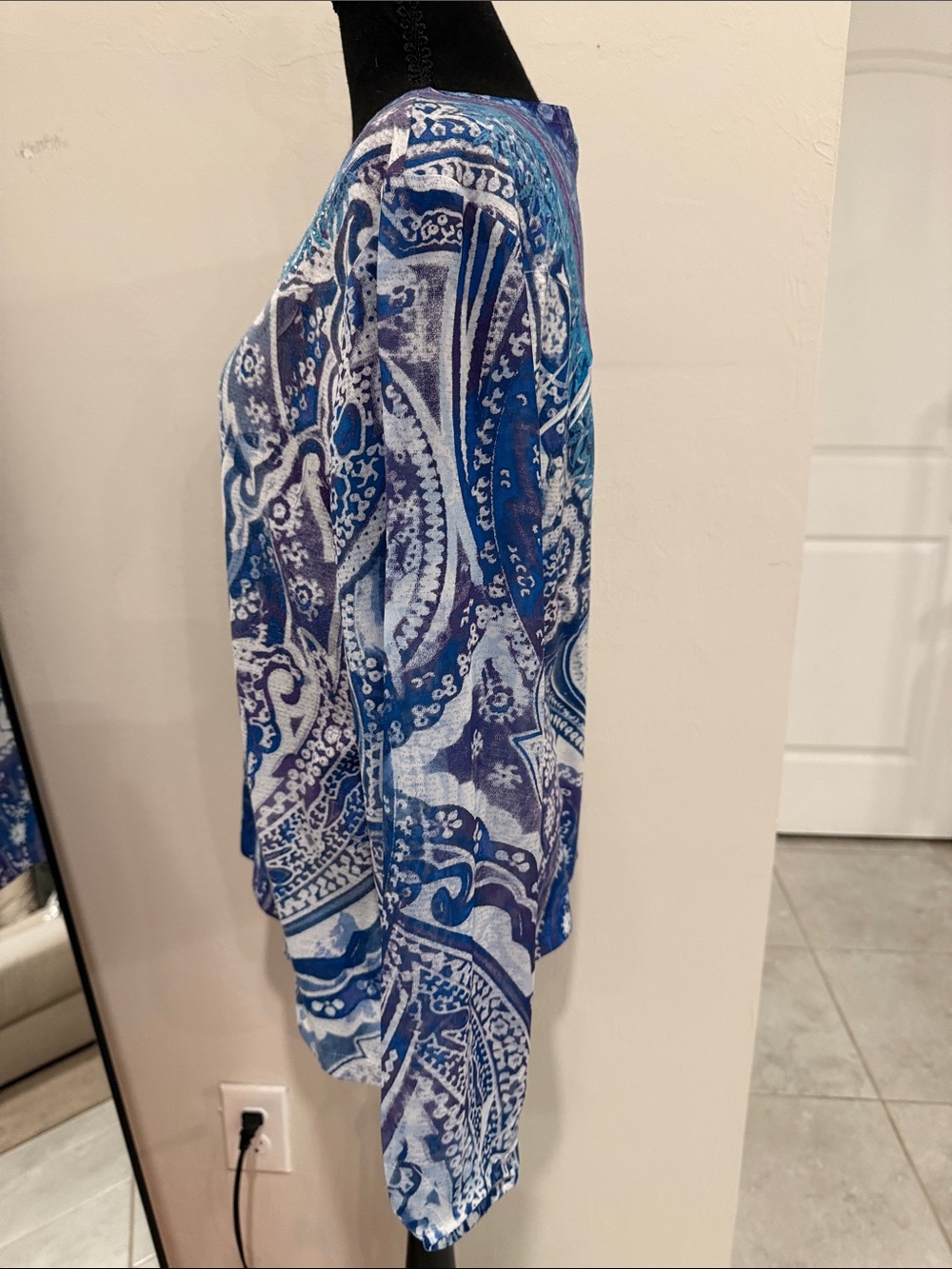 Chico’s blue paisley embellished V-neck tunic/blouse. - Picture 3 of 9
